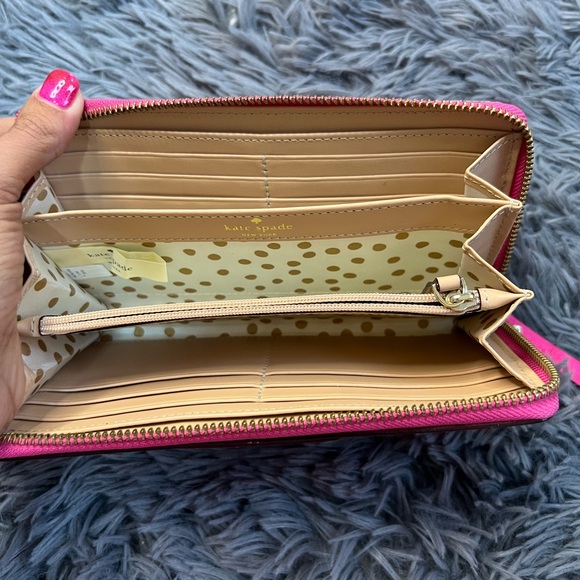 🌟Kate Spade Vibrant Pink Wallet - Picture 4 of 5